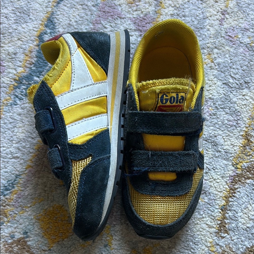 Austin Strap is a kids’ Gola sneaker.  Yellow/navy